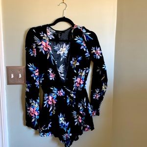 Forever 21. Black & Floral Short Jumper